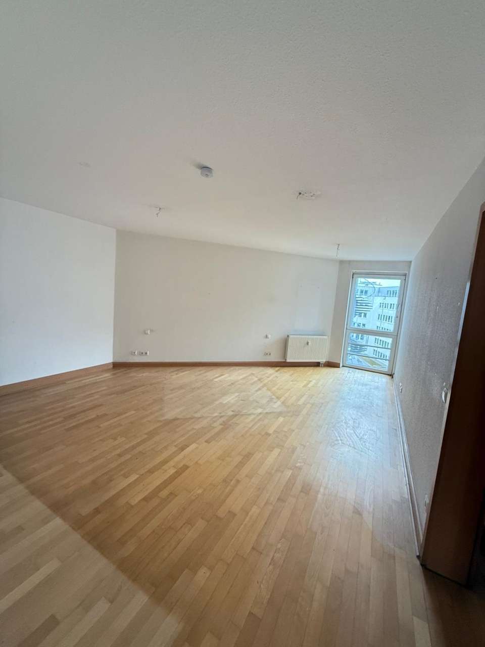 Bezugsfrei! 3 Zi.-Whg mit Aufzug, Balkon und inkl. 2 TG Stellplätzen  zu verkaufen