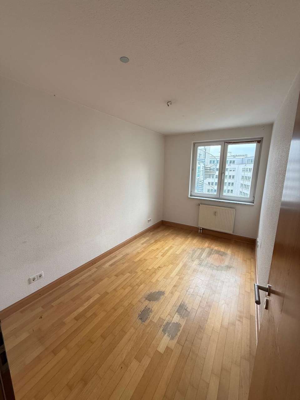 Bezugsfrei! 3 Zi.-Whg mit Aufzug, Balkon und inkl. 2 TG Stellplätzen  zu verkaufen