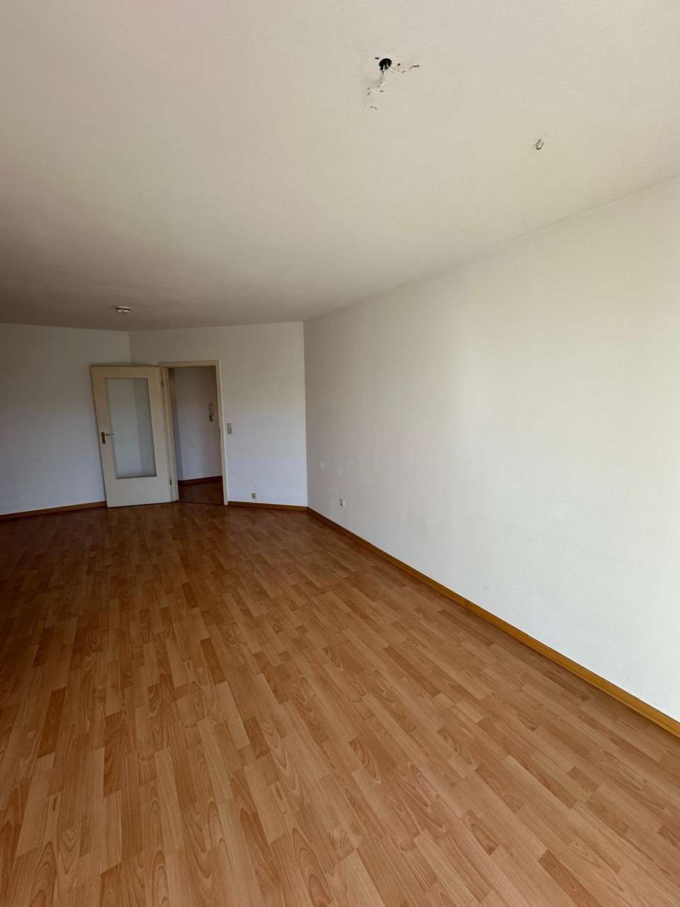 BEZUGSFREI!! 2 Zi.- ETW mit EBK, Loggia & Aufzug zu verkaufen