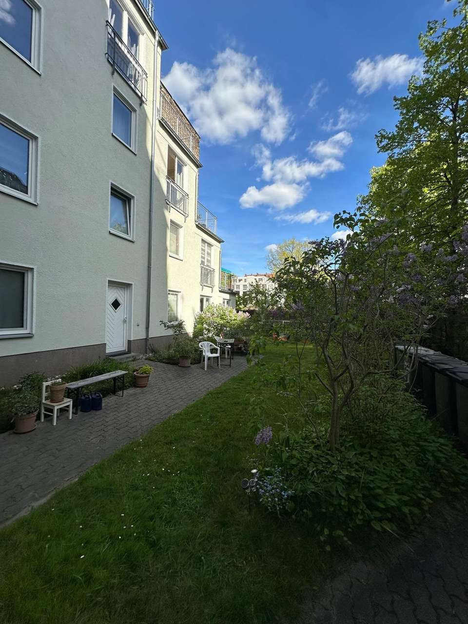 BEZUGSFREI!! 2 Zi.- ETW mit EBK, Loggia & Aufzug zu verkaufen