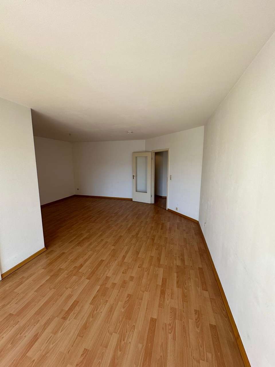 Sofort vermieten! Freie 2 Zi.- ETW mit EBK, Loggia & Aufzug zu verkaufen