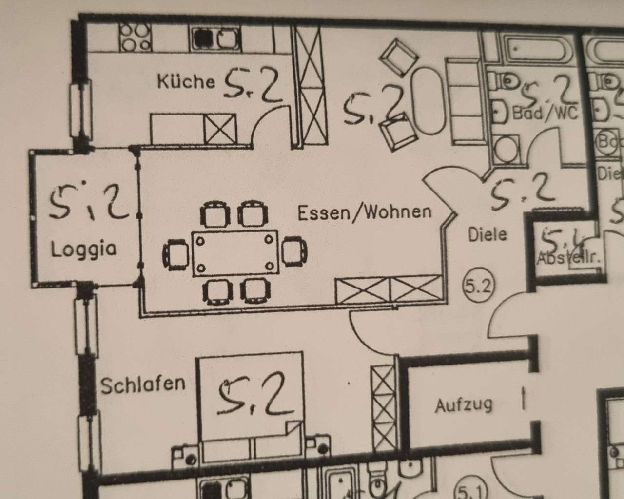 Sofort vermieten! Freie 2 Zi.- ETW mit EBK, Loggia & Aufzug zu verkaufen