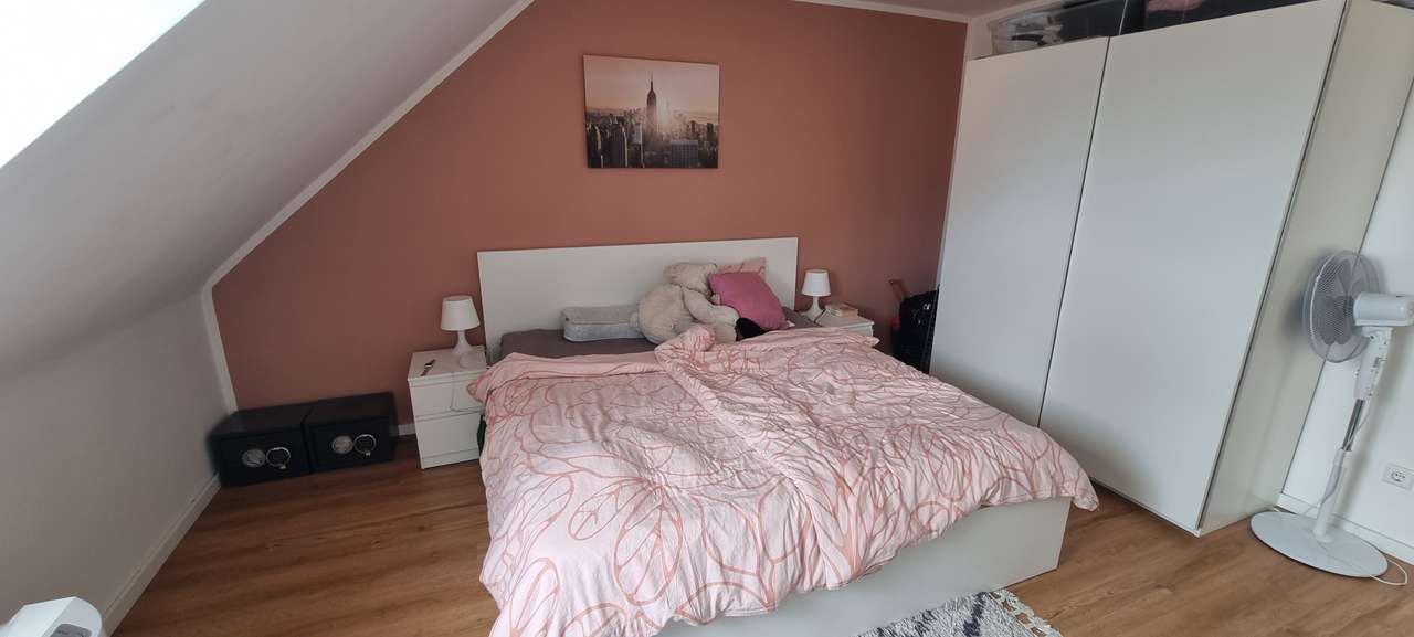Helle 3 Zi.-DG Wohnung mit Balkon zu vermieten