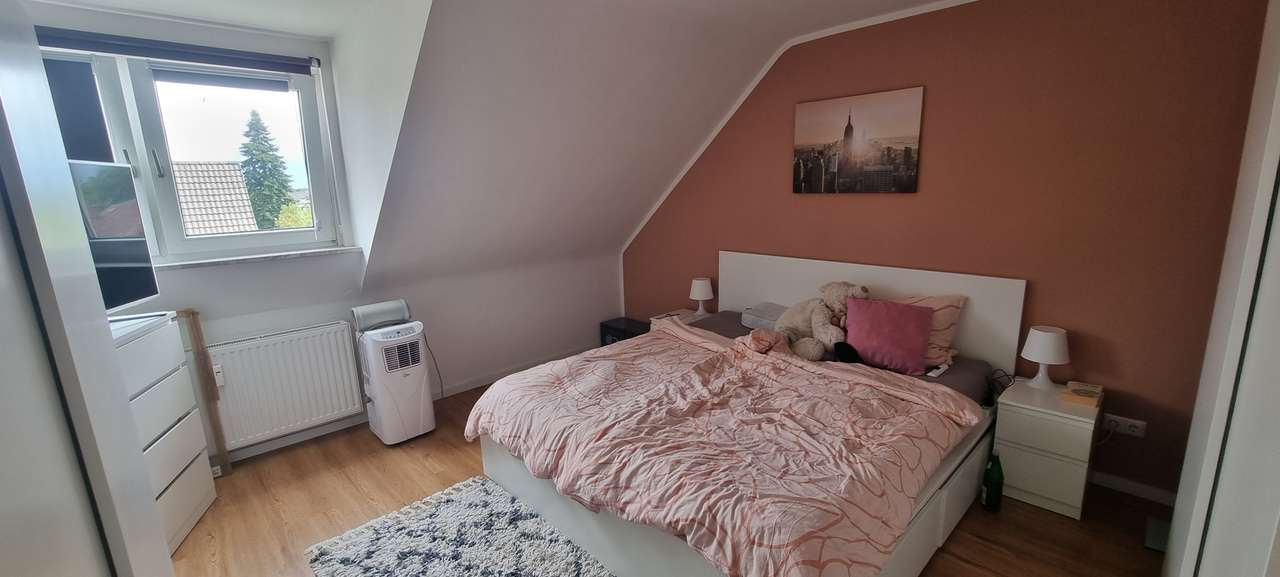 Helle 3 Zi.-DG Wohnung mit Balkon zu vermieten