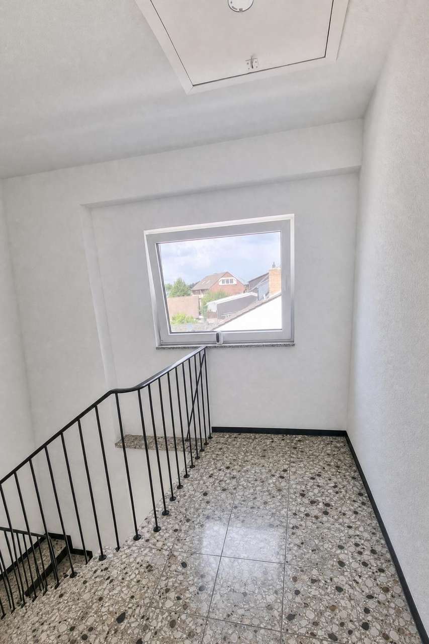 Helle 3 Zi.-DG Wohnung mit Balkon zu vermieten